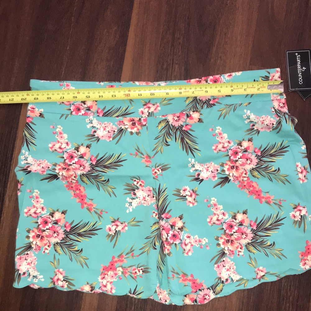 Counterparts Scalloped Hem Tropical Print Stretch Shorts NWT - Picture 5 of 7
